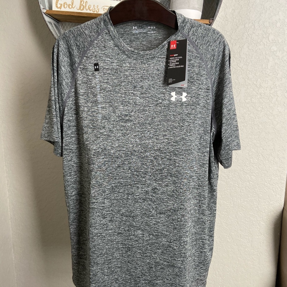 Under Armour T-shirt